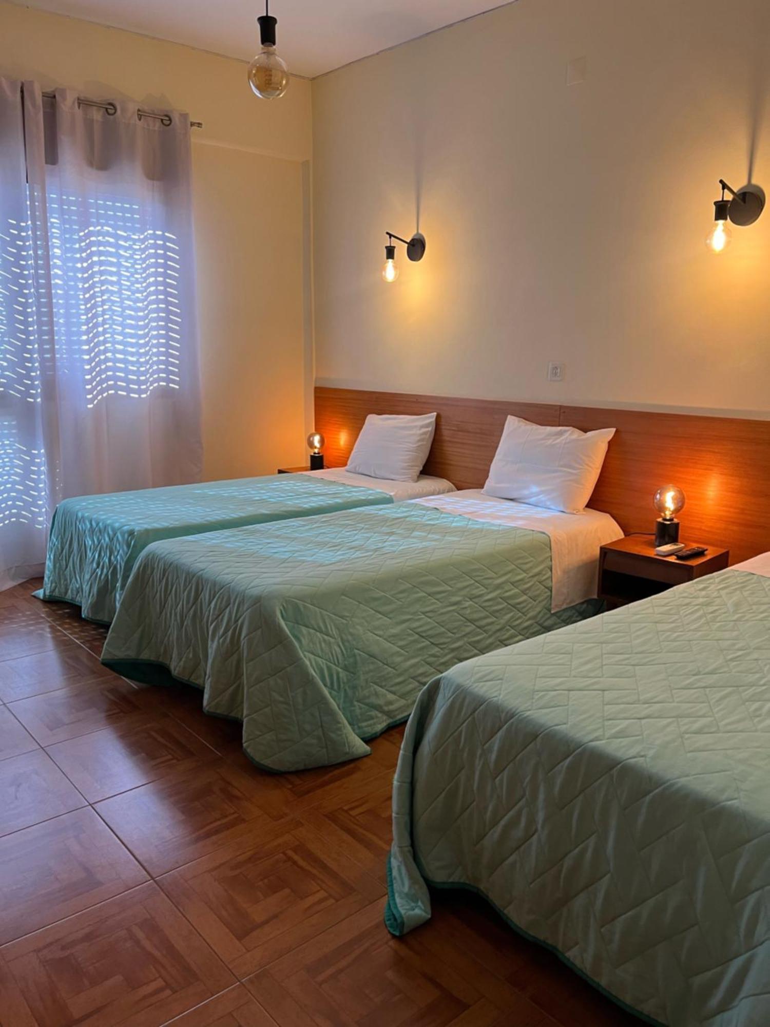 Romeu Bed & Breakfast Quarteira Bagian luar foto