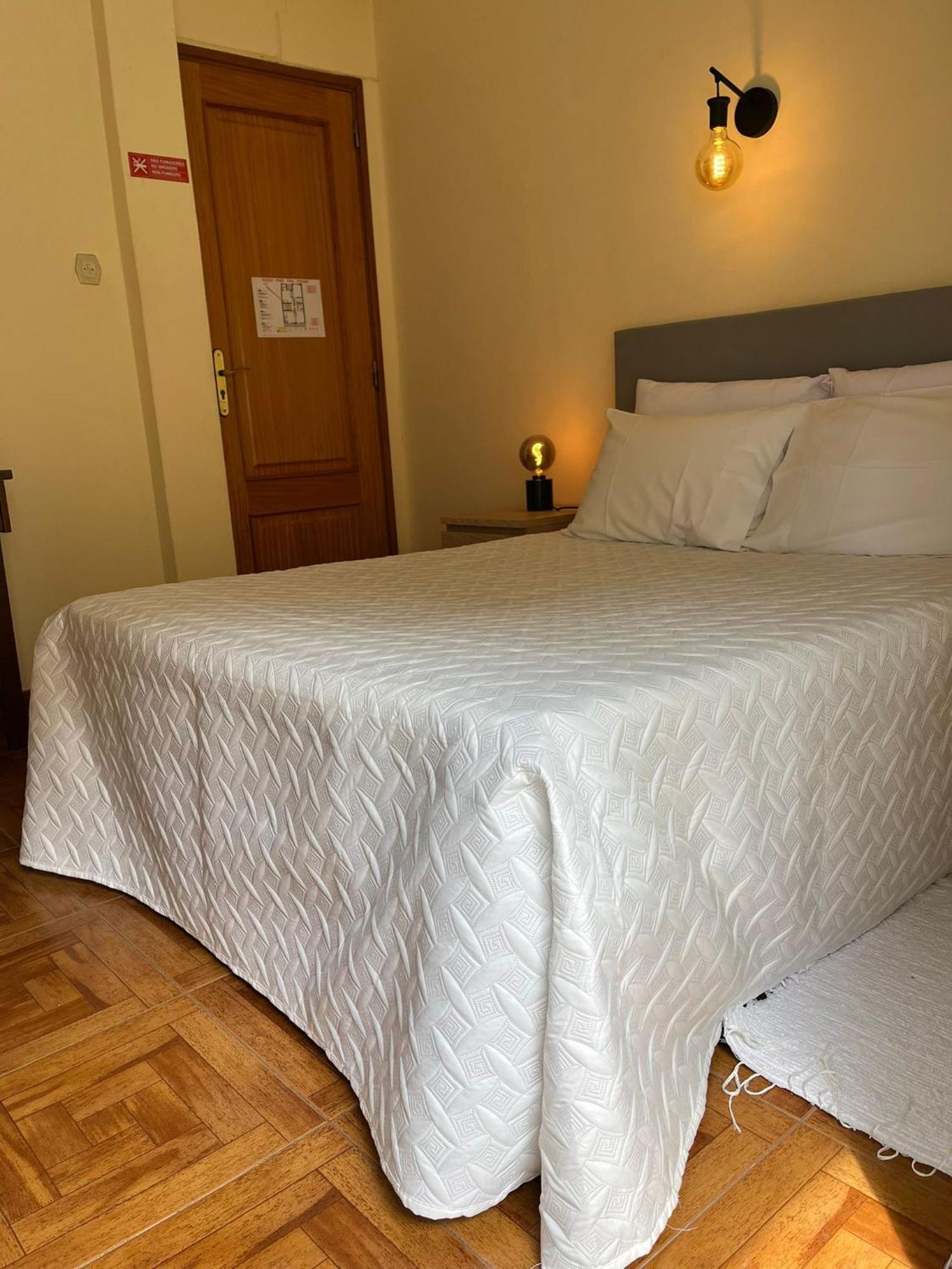 Romeu Bed & Breakfast Quarteira Bagian luar foto