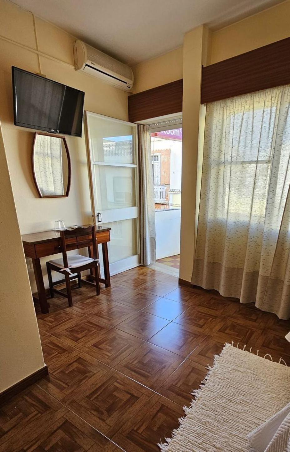 Romeu Bed & Breakfast Quarteira Bagian luar foto