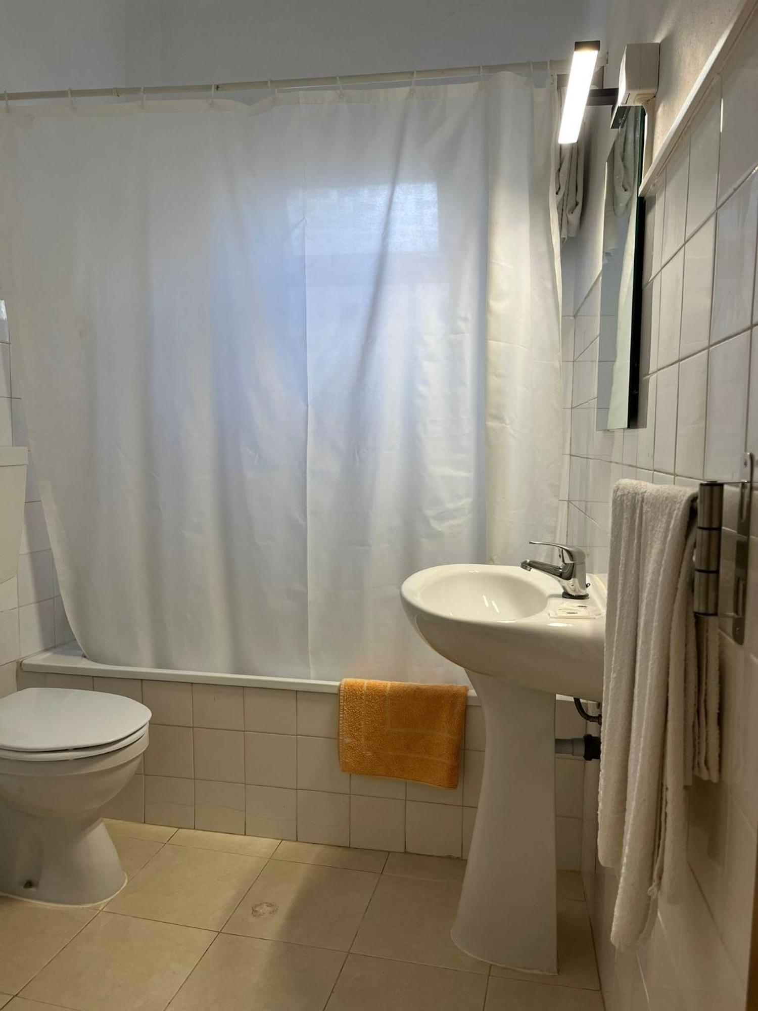 Romeu Bed & Breakfast Quarteira Bagian luar foto