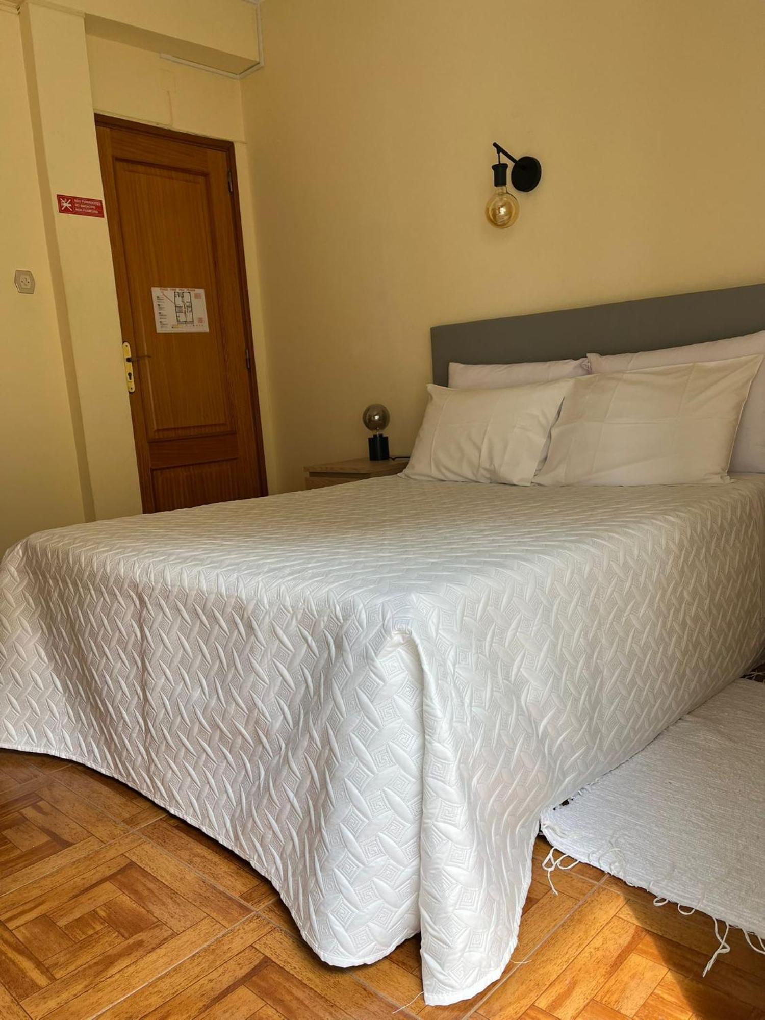 Romeu Bed & Breakfast Quarteira Bagian luar foto