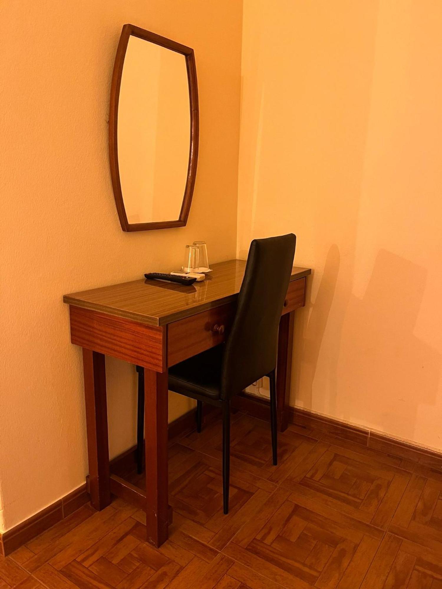 Romeu Bed & Breakfast Quarteira Bagian luar foto