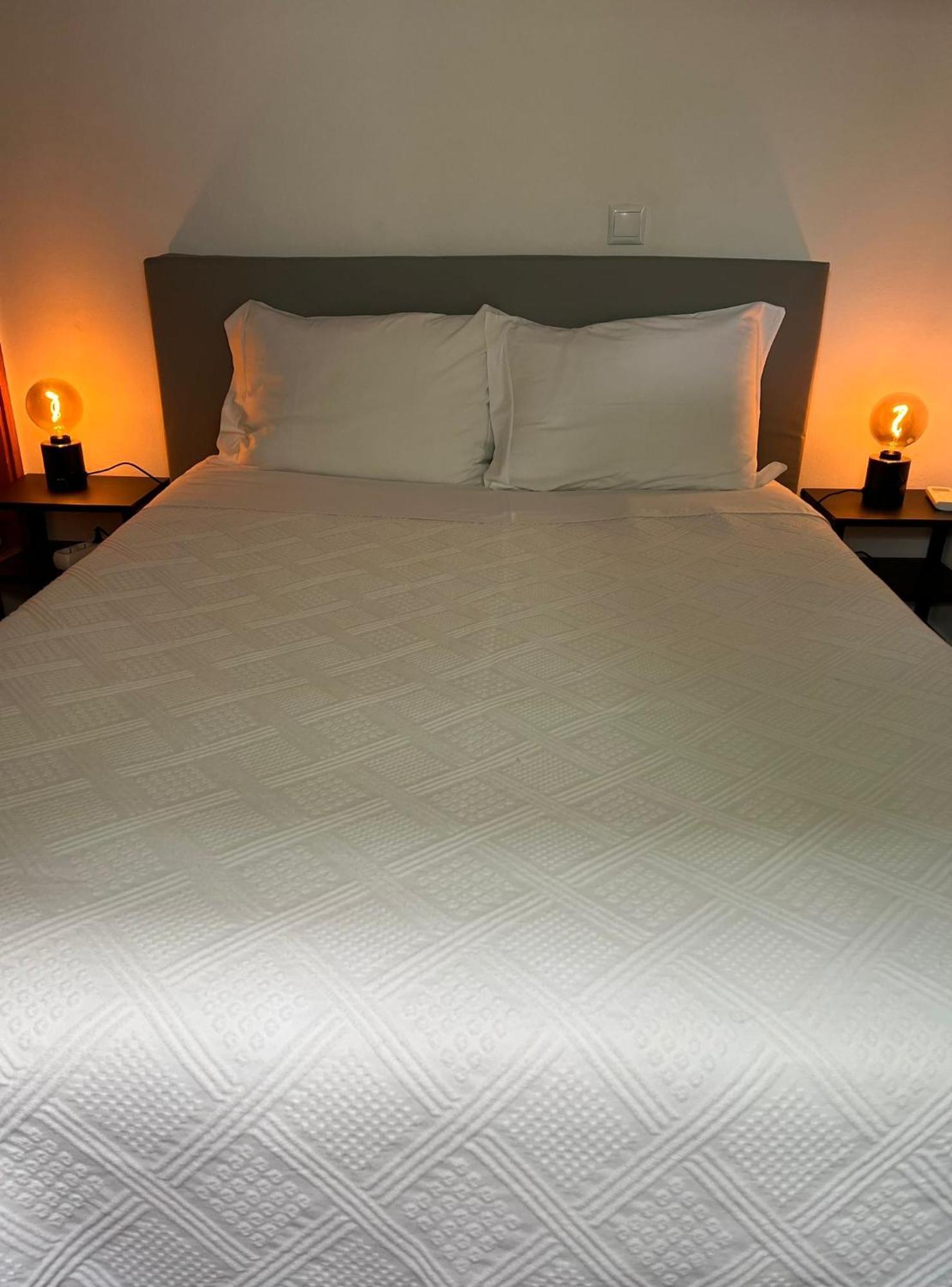 Romeu Bed & Breakfast Quarteira Bagian luar foto
