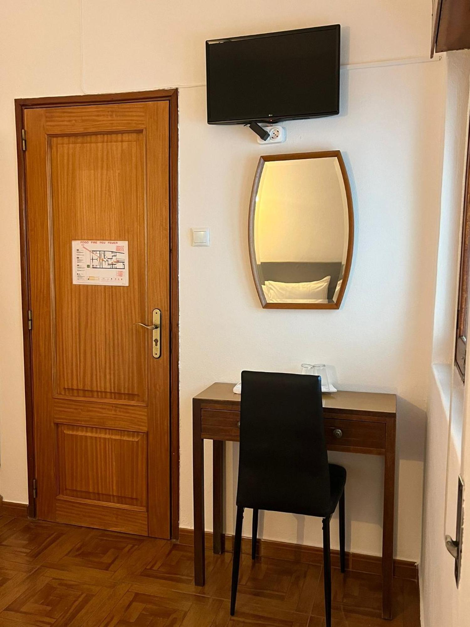 Romeu Bed & Breakfast Quarteira Bagian luar foto